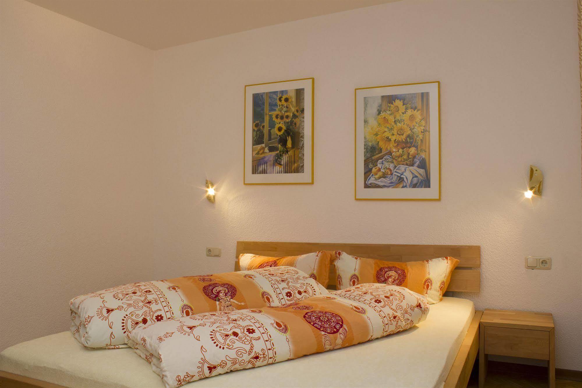 Europa Pension Tirol Fliess Esterno foto