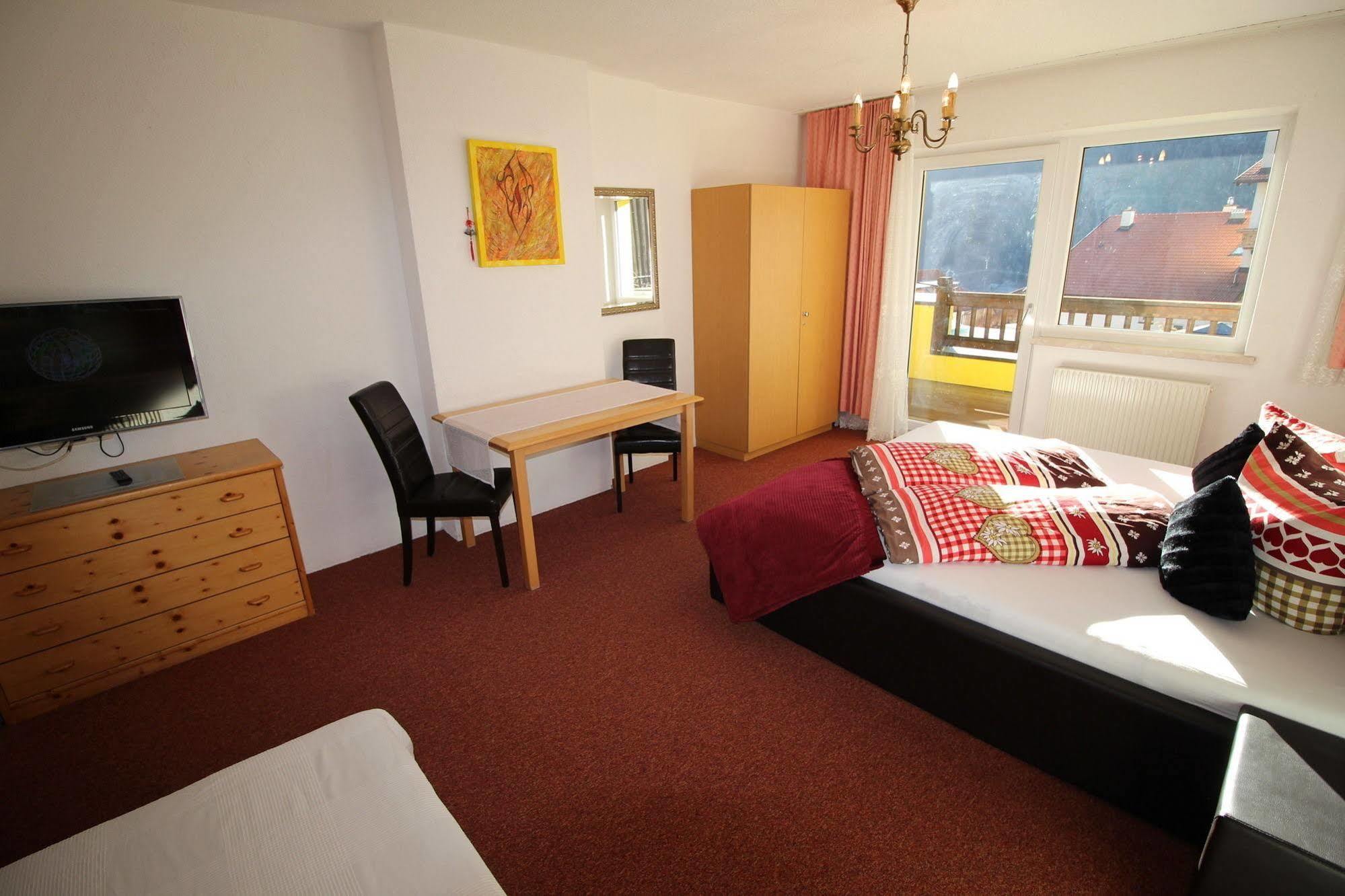 Europa Pension Tirol Fliess Esterno foto