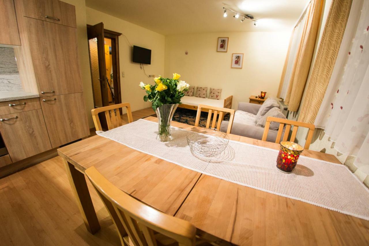 Europa Pension Tirol Fliess Esterno foto