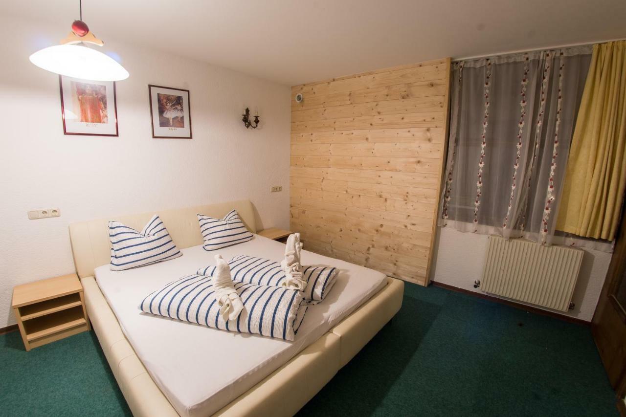 Europa Pension Tirol Fliess Esterno foto
